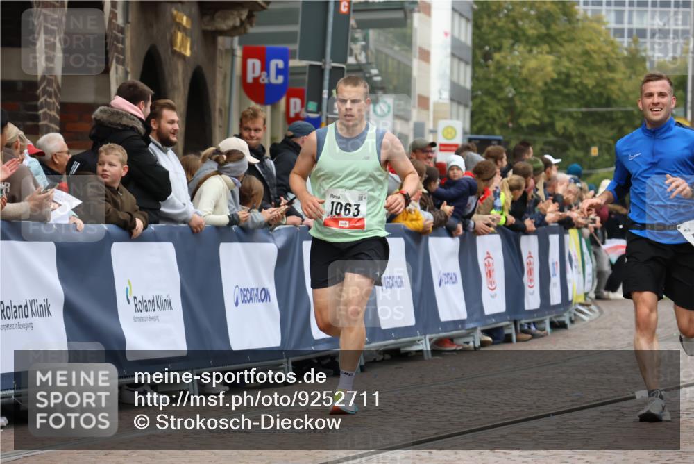 05.10.2025 - 20. swb-Marathon Bremen Strokosch-Dieckow http://msf.ph/oto/9252711 05.10.2025 12:50:58 Ziel 426, 569, 746, 1063, 1070, 1928, 2253, 3198 meine-sportfotos.de
