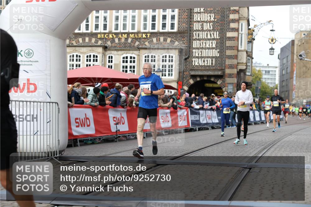 05.10.2025 - 20. swb-Marathon Bremen Yannick Fuchs http://msf.ph/oto/9252730 05.10.2025 10:45:26 Ziel 9290, 9396, 9885, 9963, 10431, 10634, 10822, 10898, 11488 meine-sportfotos.de