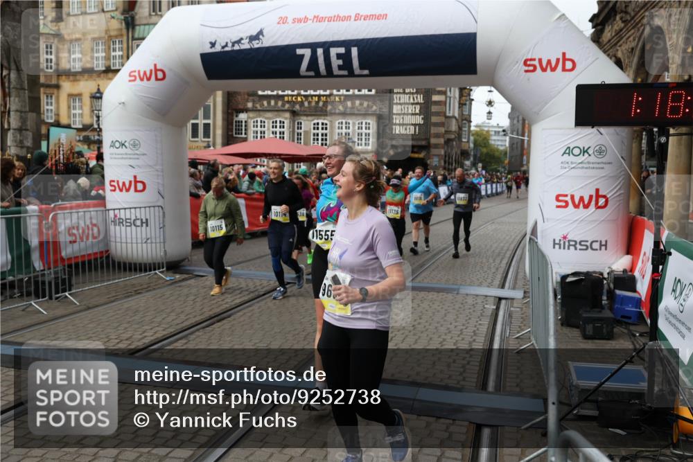 05.10.2025 - 20. swb-Marathon Bremen Yannick Fuchs http://msf.ph/oto/9252738 05.10.2025 11:14:25 Ziel 9695, 9724, 9818, 9819, 10114, 10115, 10201, 10832, 11135, 11539, 11555 meine-sportfotos.de