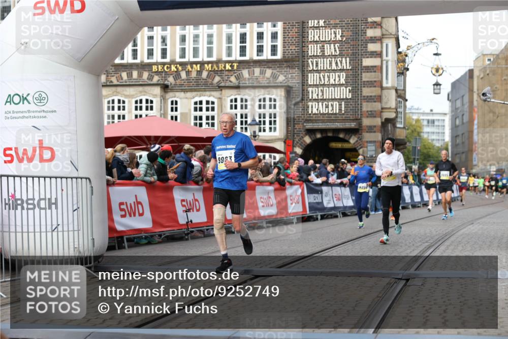 05.10.2025 - 20. swb-Marathon Bremen Yannick Fuchs http://msf.ph/oto/9252749 05.10.2025 10:45:26 Ziel 9290, 9396, 9885, 9963, 10431, 10634, 10822, 10898, 11488 meine-sportfotos.de