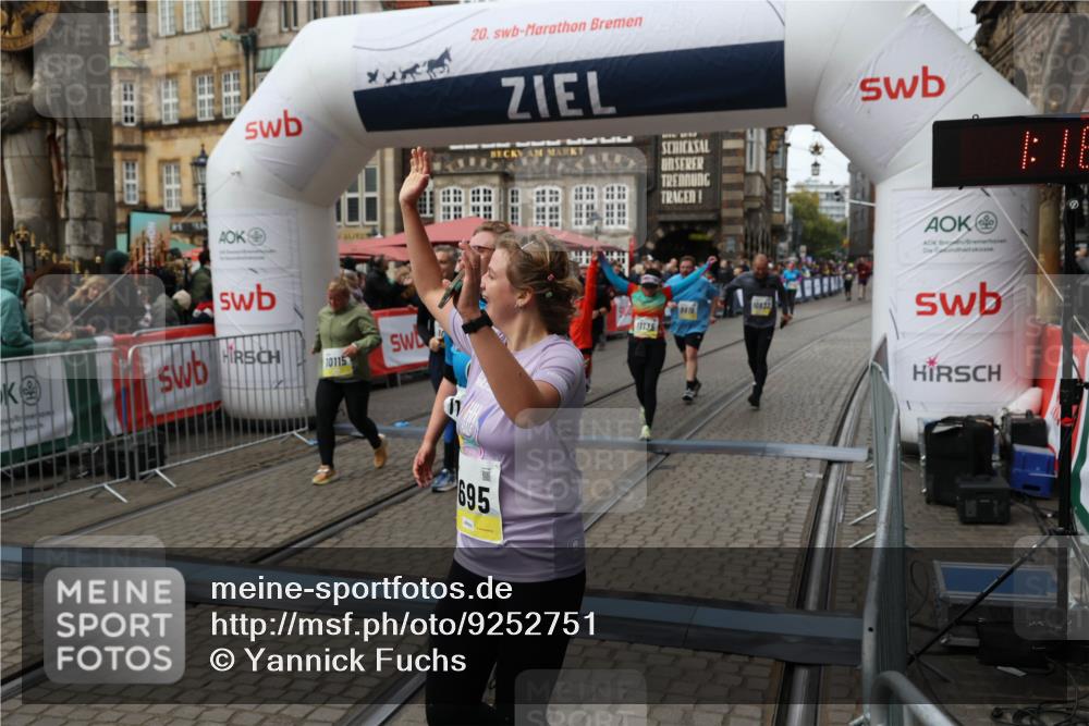 05.10.2025 - 20. swb-Marathon Bremen Yannick Fuchs http://msf.ph/oto/9252751 05.10.2025 11:14:26 Ziel 9695, 9724, 9818, 9819, 10114, 10115, 10201, 10832, 11135, 11539, 11555 meine-sportfotos.de