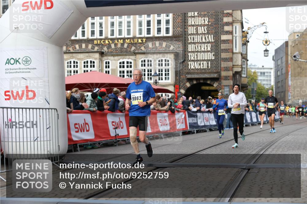 05.10.2025 - 20. swb-Marathon Bremen Yannick Fuchs http://msf.ph/oto/9252759 05.10.2025 10:45:26 Ziel 9290, 9396, 9885, 9963, 10431, 10634, 10822, 10898, 11488 meine-sportfotos.de