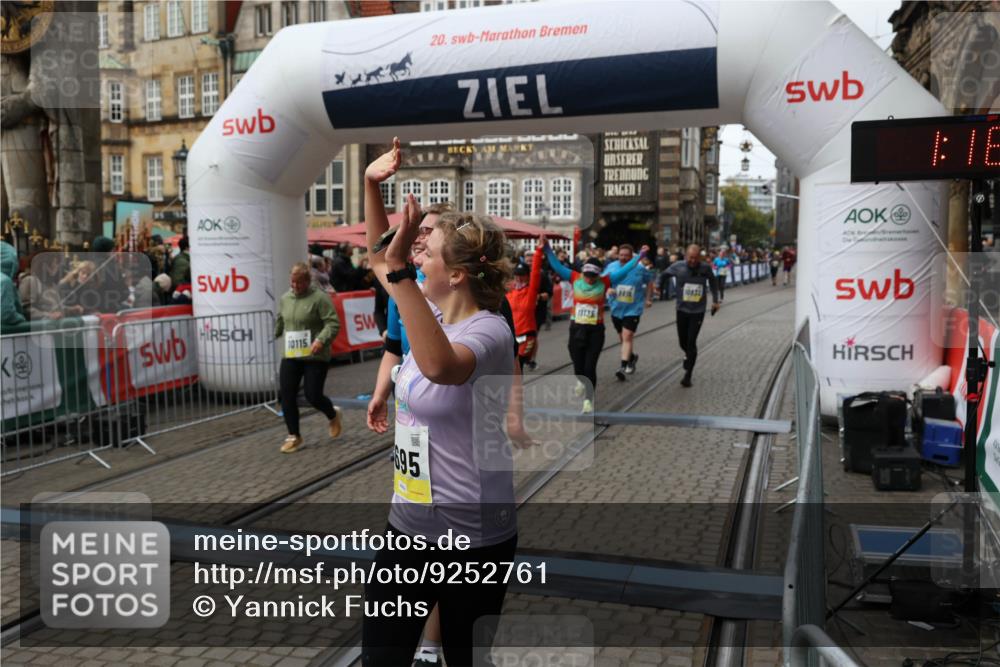 05.10.2025 - 20. swb-Marathon Bremen Yannick Fuchs http://msf.ph/oto/9252761 05.10.2025 11:14:26 Ziel 9695, 9724, 9818, 9819, 10114, 10115, 10201, 10832, 11135, 11539, 11555 meine-sportfotos.de