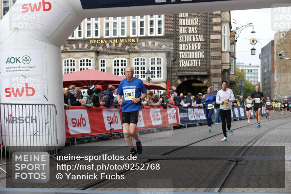 05.10.2025 - 20. swb-Marathon Bremen Yannick Fuchs http://msf.ph/oto/9252768 05.10.2025 10:45:26 Ziel 9290, 9396, 9885, 9963, 10431, 10634, 10822, 10898, 11488 meine-sportfotos.de