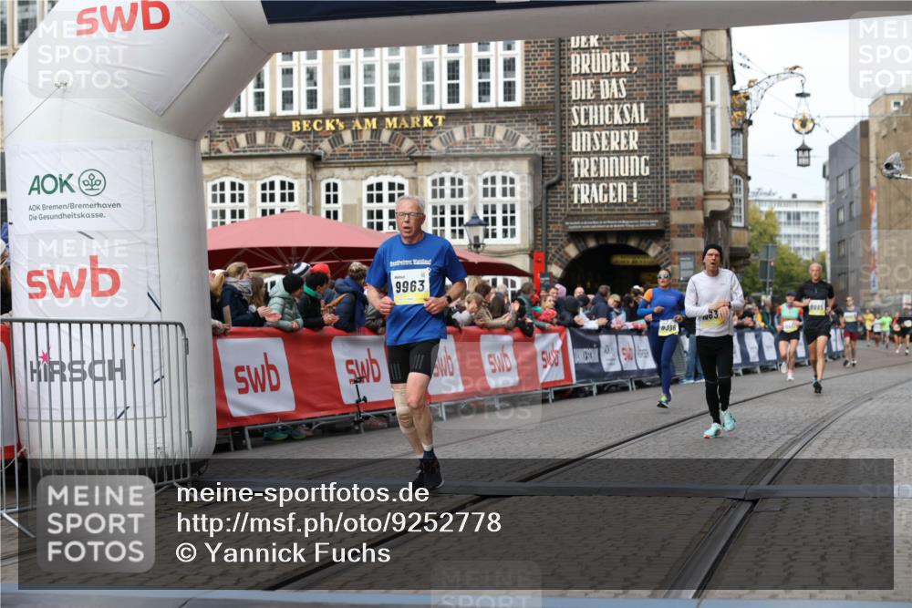 05.10.2025 - 20. swb-Marathon Bremen Yannick Fuchs http://msf.ph/oto/9252778 05.10.2025 10:45:26 Ziel 9290, 9396, 9885, 9963, 10431, 10634, 10822, 10898, 11488 meine-sportfotos.de