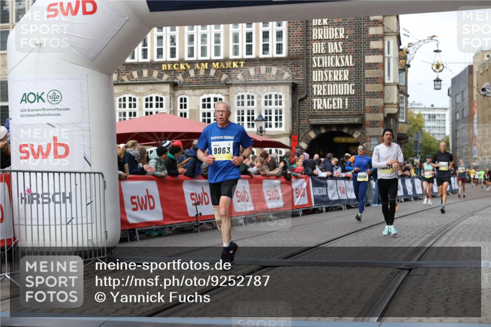 05.10.2025 - 20. swb-Marathon Bremen Yannick Fuchs http://msf.ph/oto/9252787 05.10.2025 10:45:26 Ziel 9290, 9396, 9885, 9963, 10431, 10634, 10822, 10898, 11488 meine-sportfotos.de