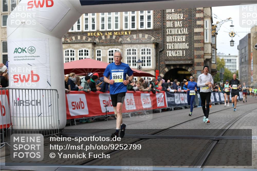 05.10.2025 - 20. swb-Marathon Bremen Yannick Fuchs http://msf.ph/oto/9252799 05.10.2025 10:45:26 Ziel 9290, 9396, 9885, 9963, 10431, 10634, 10822, 10898, 11488 meine-sportfotos.de