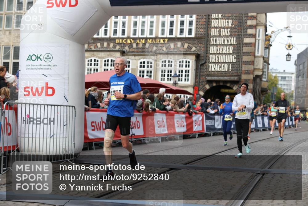 05.10.2025 - 20. swb-Marathon Bremen Yannick Fuchs http://msf.ph/oto/9252840 05.10.2025 10:45:27 Ziel 9290, 9396, 9885, 9963, 10431, 10634, 10898, 11346, 11488 meine-sportfotos.de