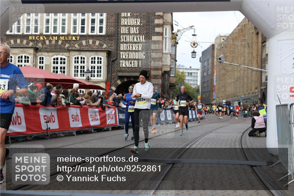 05.10.2025 - 20. swb-Marathon Bremen Yannick Fuchs http://msf.ph/oto/9252861 05.10.2025 10:45:27 Ziel 9290, 9396, 9885, 9963, 10431, 10634, 10898, 11346, 11488 meine-sportfotos.de