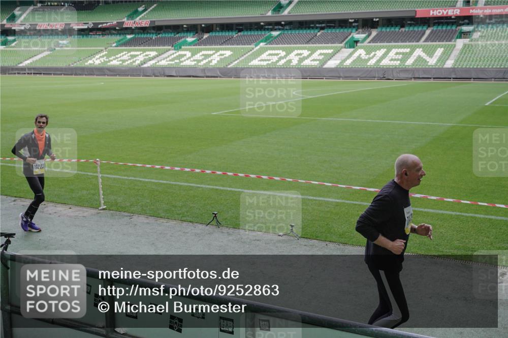 05.10.2025 - 20. swb-Marathon Bremen Michael Burmester http://msf.ph/oto/9252863 05.10.2025 10:41:46 Laufen im Stadion 7069, 8533, 9217, 9265, 9274, 9357, 9401, 9538, 9589, 9599, 9632, 9649, 9685, 9757, 9774, 9836, 9837, 9874, 9887, 9907, 9982, 10051, 10095, 10125, 10129, 10132, 10134, 10148, 10152, 10189, 10197, 10212, 10214, 10223, 10235, 10236, 10248, 10249, 10295, 10330, 10332, 10333, 10458, 10499, 10522, 10582, 10585, 10614, 10632, 10706, 10722, 10815, 10937, 10998, 11037, 11056, 11097, 11232, 11379, 11405, 11437, 11473, 11584, 7706, 9001, 9178, 9191 meine-sportfotos.de
