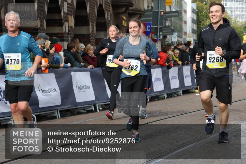 05.10.2025 - 20. swb-Marathon Bremen Strokosch-Dieckow http://msf.ph/oto/9252876 05.10.2025 11:01:42 Ziel 9189, 9269, 9294, 9782, 10004, 10026, 10370, 10562, 10903, 10904, 11463, 11732, 11733 meine-sportfotos.de