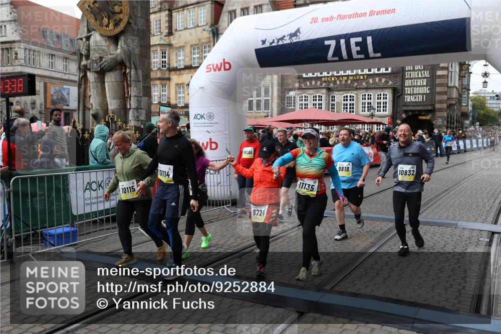 05.10.2025 - 20. swb-Marathon Bremen Yannick Fuchs http://msf.ph/oto/9252884 05.10.2025 11:14:28 Ziel 9695, 9724, 9818, 9819, 10114, 10115, 10201, 10832, 11135, 11539, 11555 meine-sportfotos.de