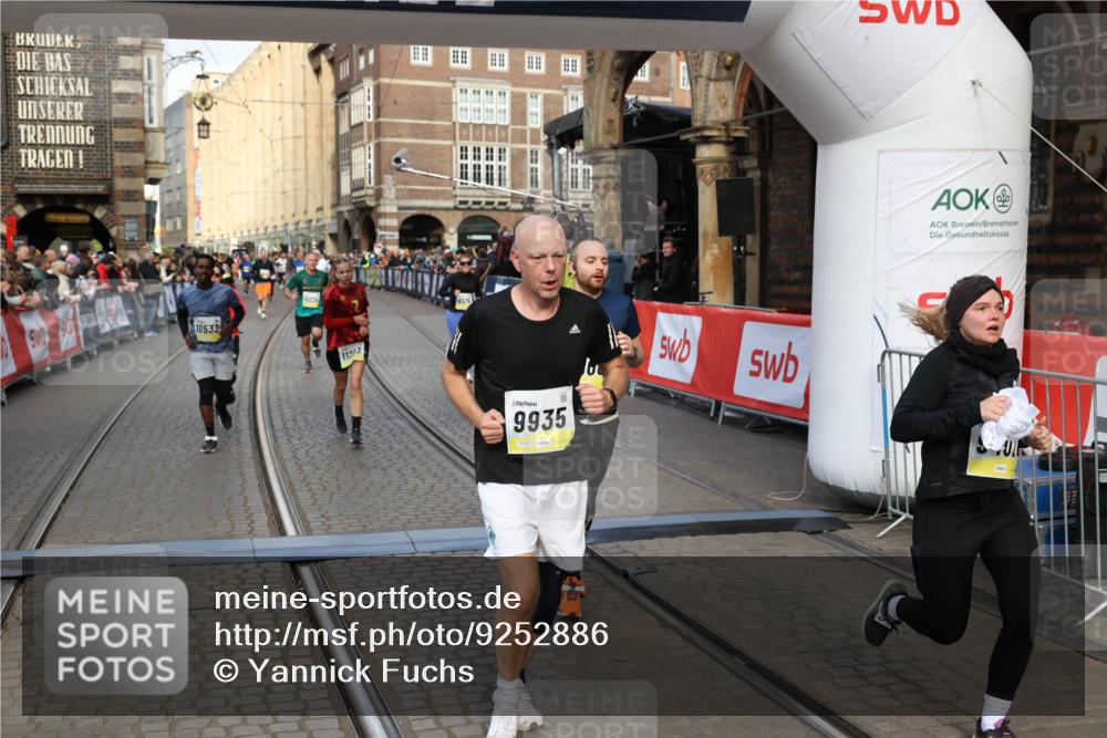 05.10.2025 - 20. swb-Marathon Bremen Yannick Fuchs http://msf.ph/oto/9252886 05.10.2025 10:54:20 Ziel 9402, 9574, 9900, 9935, 10234, 10533, 11151, 11203, 11347, 11449 meine-sportfotos.de
