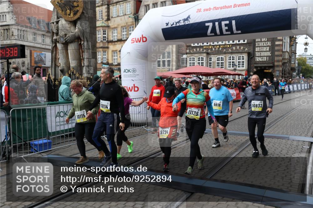 05.10.2025 - 20. swb-Marathon Bremen Yannick Fuchs http://msf.ph/oto/9252894 05.10.2025 11:14:28 Ziel 9695, 9724, 9818, 9819, 10114, 10115, 10201, 10832, 11135, 11539, 11555 meine-sportfotos.de