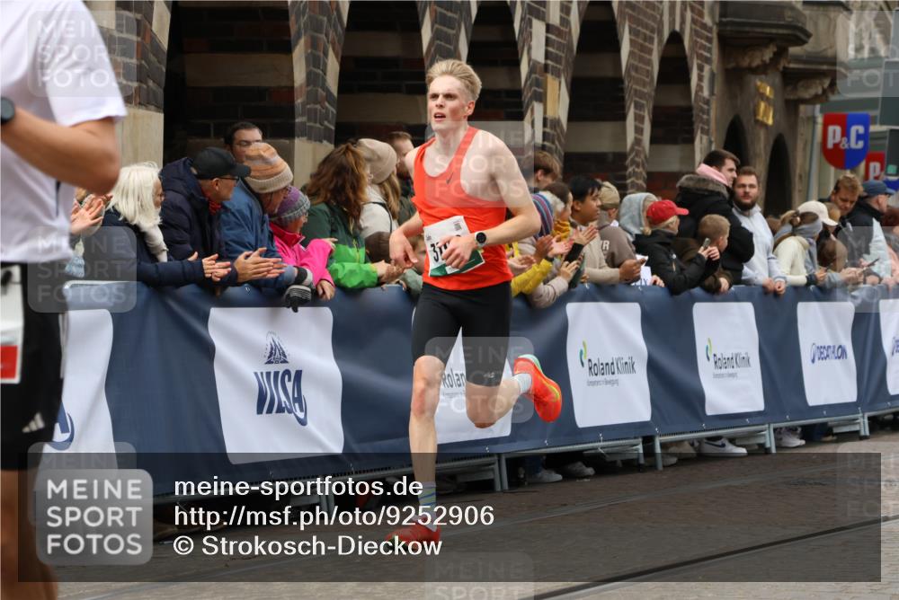 05.10.2025 - 20. swb-Marathon Bremen Strokosch-Dieckow http://msf.ph/oto/9252906 05.10.2025 12:51:04 Ziel 426, 746, 1063, 1070, 1372, 1928, 2253, 3198 meine-sportfotos.de
