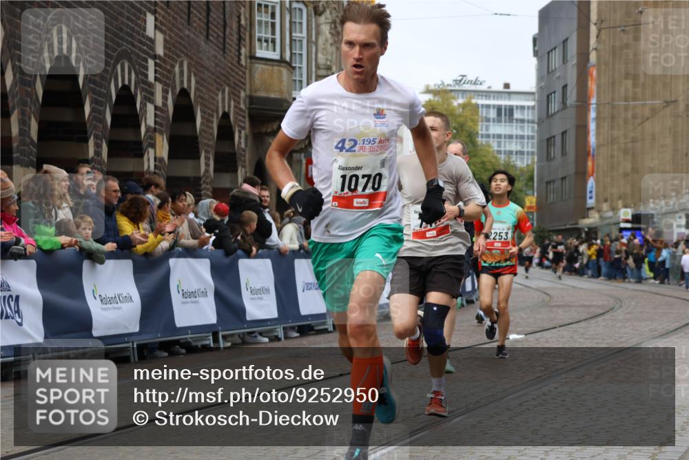 05.10.2025 - 20. swb-Marathon Bremen Strokosch-Dieckow http://msf.ph/oto/9252950 05.10.2025 12:51:05 Ziel 426, 746, 1070, 1372, 1928, 2253, 3198 meine-sportfotos.de