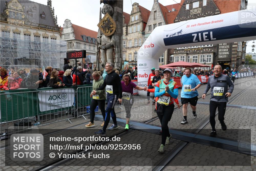 05.10.2025 - 20. swb-Marathon Bremen Yannick Fuchs http://msf.ph/oto/9252956 05.10.2025 11:14:28 Ziel 9695, 9724, 9818, 9819, 10114, 10115, 10201, 10832, 11135, 11539, 11555 meine-sportfotos.de