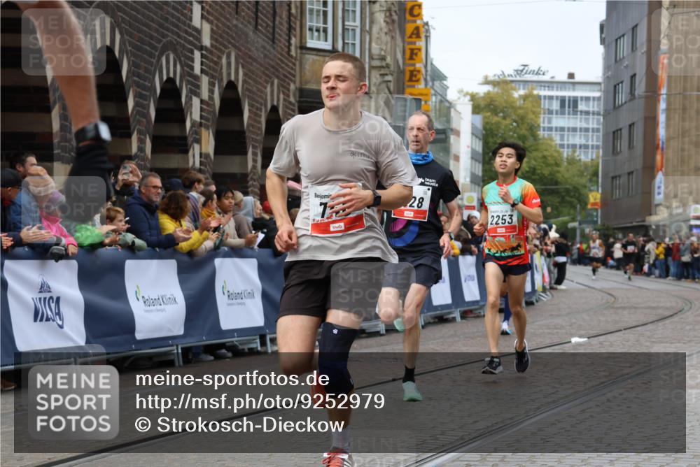 05.10.2025 - 20. swb-Marathon Bremen Strokosch-Dieckow http://msf.ph/oto/9252979 05.10.2025 12:51:06 Ziel 746, 1372, 1928, 2253, 3198 meine-sportfotos.de