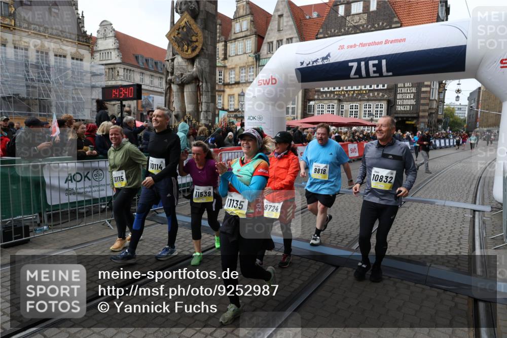 05.10.2025 - 20. swb-Marathon Bremen Yannick Fuchs http://msf.ph/oto/9252987 05.10.2025 11:14:29 Ziel 9695, 9724, 9818, 9819, 10114, 10115, 10201, 10832, 11135, 11539, 11555 meine-sportfotos.de
