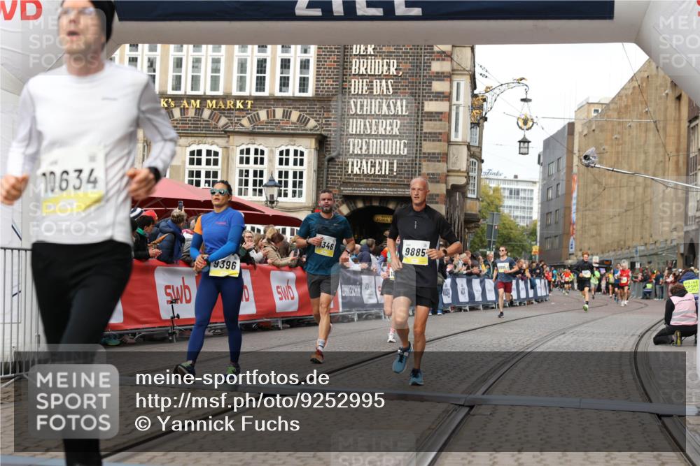 05.10.2025 - 20. swb-Marathon Bremen Yannick Fuchs http://msf.ph/oto/9252995 05.10.2025 10:45:29 Ziel 9290, 9396, 9885, 9963, 10447, 10634, 10898, 11346 meine-sportfotos.de