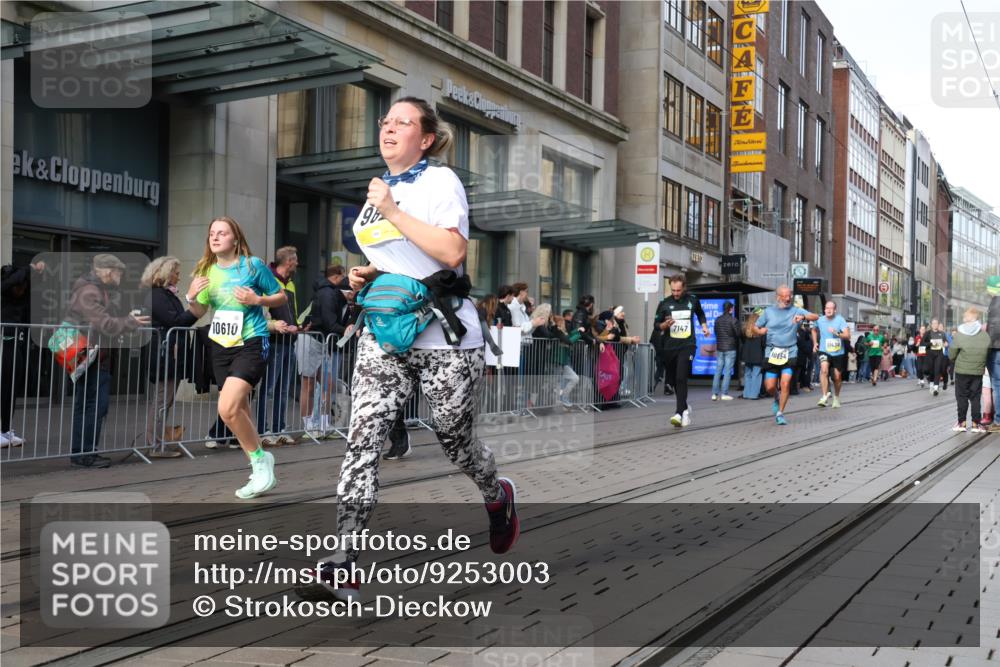 05.10.2025 - 20. swb-Marathon Bremen Strokosch-Dieckow http://msf.ph/oto/9253003 05.10.2025 10:55:34 Ziel 7147, 9521, 9541, 9621, 9871, 9882, 9950, 10015, 10088, 10253, 10287, 10323, 10385, 10394, 10610, 10641, 10653, 10654, 10664, 10675, 10758, 10800, 10921, 10959, 11052, 11081, 11148, 11249, 11439, 11586, 11624, 11626, 7147, 9521, 9541, 9621, 9871, 9882, 9950, 10015, 10088, 10253, 10287, 10323, 10385, 10394, 10610, 10641, 10653, 10654, 10664, 10675, 10758, 10800, 10921, 10959, 11052, 11081, 11148, 11249 meine-sportfotos.de