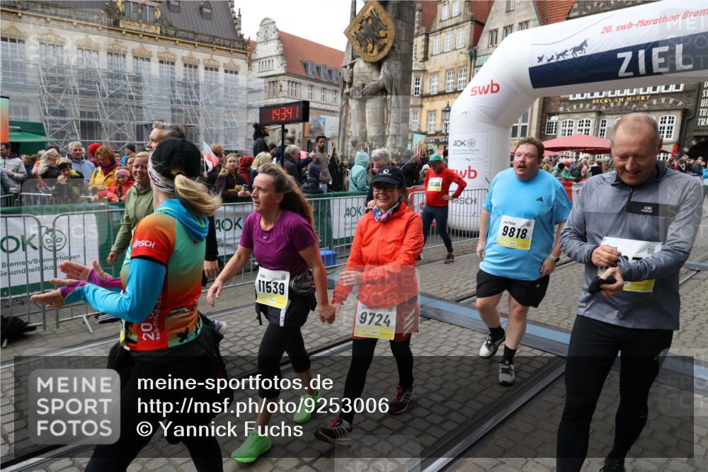 05.10.2025 - 20. swb-Marathon Bremen Yannick Fuchs http://msf.ph/oto/9253006 05.10.2025 11:14:30 Ziel 9695, 9724, 9756, 9818, 9819, 10114, 10115, 10201, 10832, 11135, 11539, 11555 meine-sportfotos.de