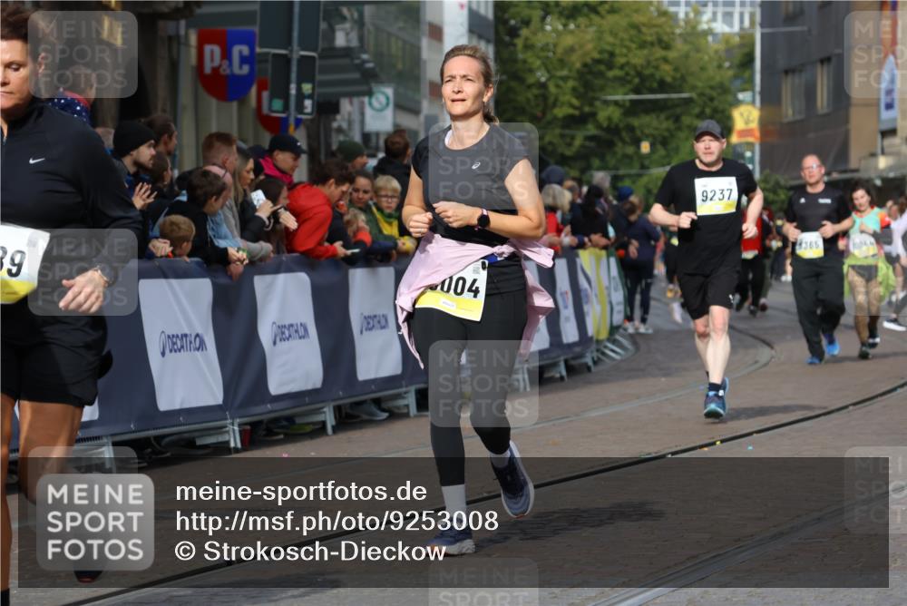 05.10.2025 - 20. swb-Marathon Bremen Strokosch-Dieckow http://msf.ph/oto/9253008 05.10.2025 11:01:44 Ziel 9189, 9237, 9269, 9294, 9782, 10004, 10370, 10903, 10904 meine-sportfotos.de