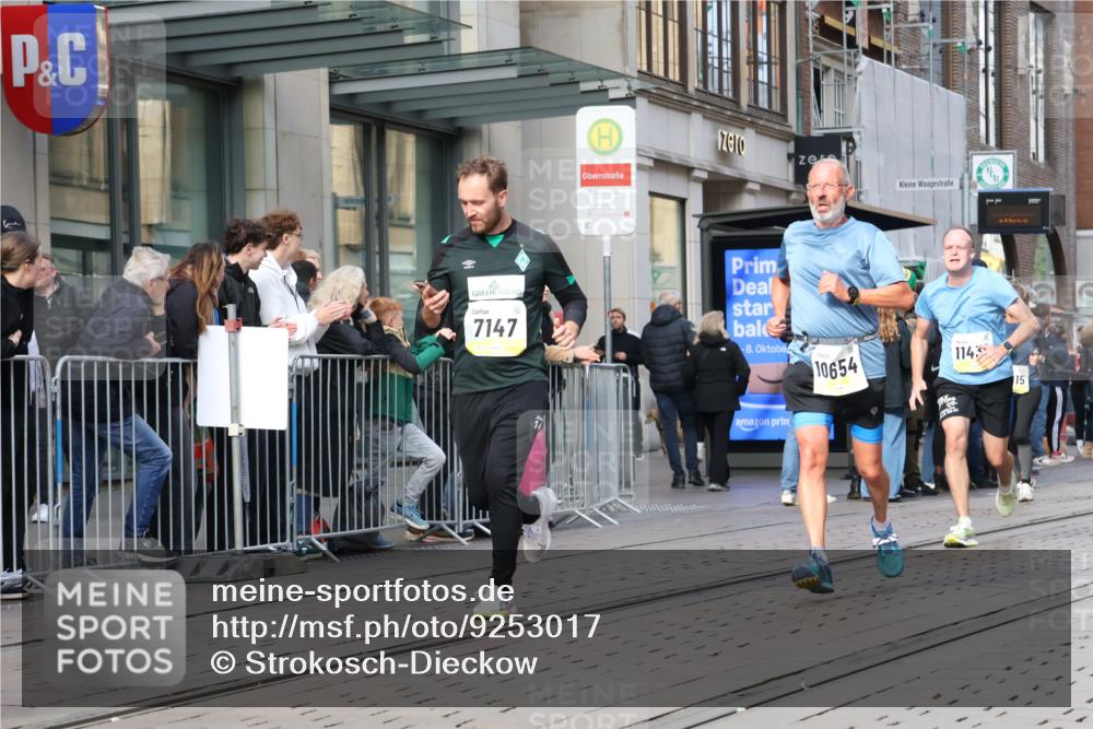 05.10.2025 - 20. swb-Marathon Bremen Strokosch-Dieckow http://msf.ph/oto/9253017 05.10.2025 10:55:35 Ziel 7147, 9521, 9541, 9621, 9871, 9882, 9950, 10006, 10015, 10088, 10253, 10287, 10323, 10385, 10394, 10610, 10641, 10653, 10654, 10664, 10675, 10758, 10800, 10921, 10959, 11052, 11095, 11148, 11249, 11439, 11586, 11624, 11626, 7147, 9521, 9541, 9621, 9871, 9882, 9950, 10006, 10015, 10088, 10253, 10287, 10323, 10385, 10394, 10610, 10641, 10653, 10654, 10664, 10675, 10758, 10800, 10921, 10959, 11052, 11095, 11148, 11249 meine-sportfotos.de