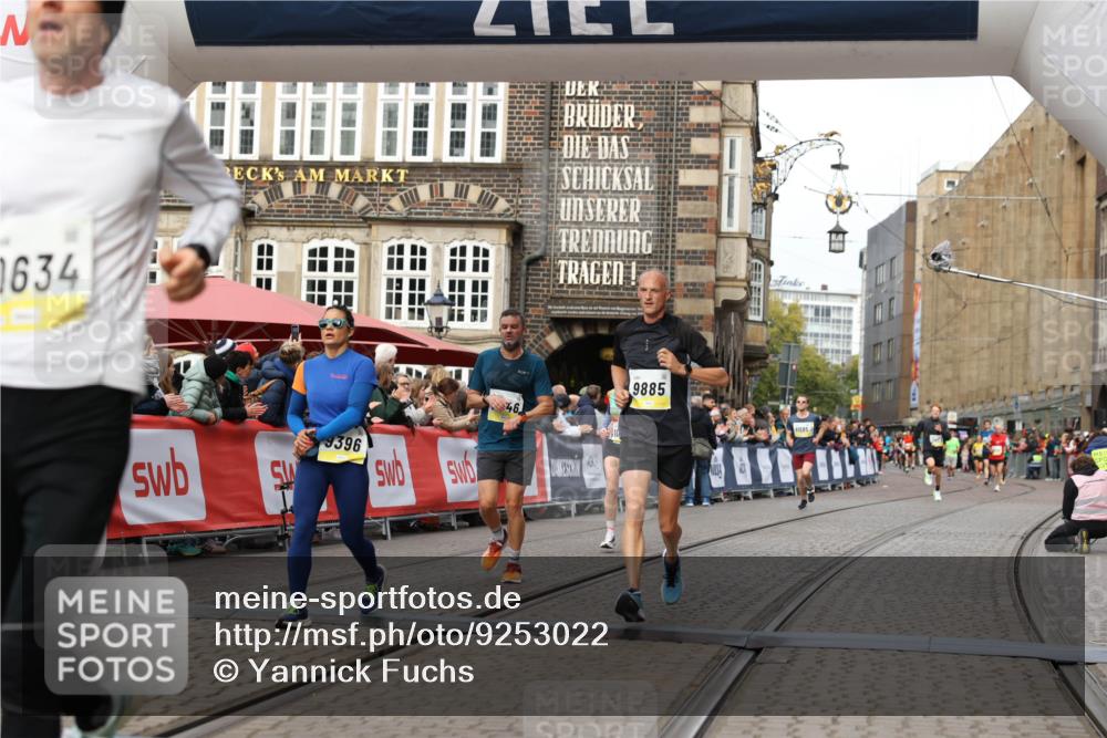 05.10.2025 - 20. swb-Marathon Bremen Yannick Fuchs http://msf.ph/oto/9253022 05.10.2025 10:45:29 Ziel 9290, 9396, 9885, 9963, 10447, 10634, 10898, 11346 meine-sportfotos.de