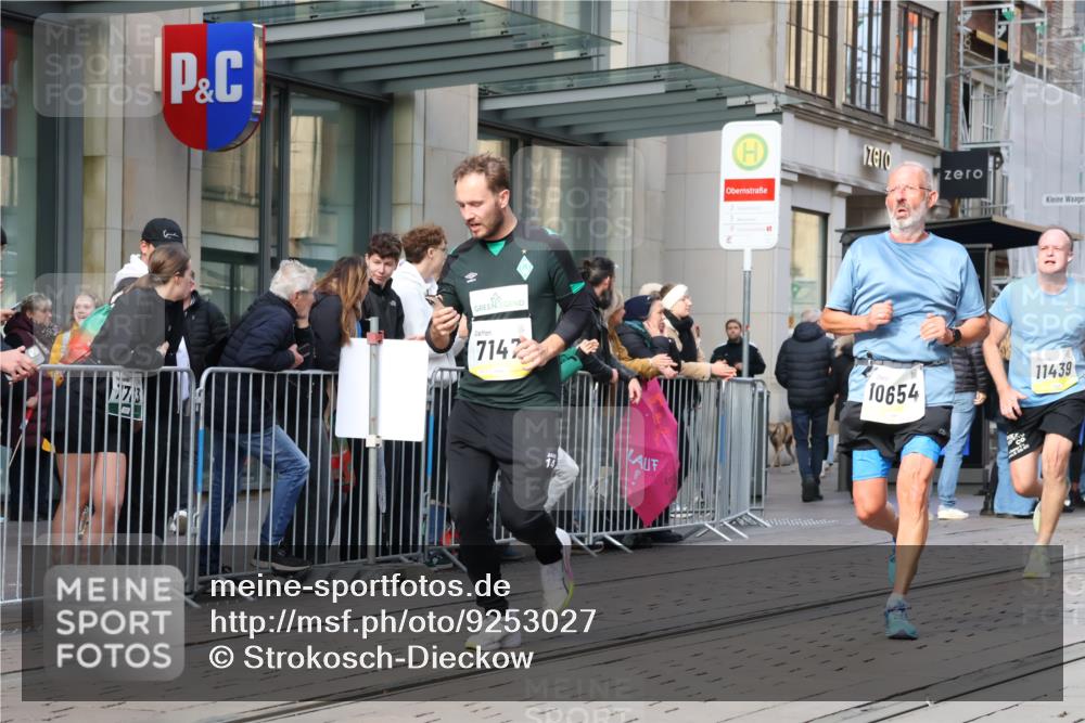 05.10.2025 - 20. swb-Marathon Bremen Strokosch-Dieckow http://msf.ph/oto/9253027 05.10.2025 10:55:35 Ziel 7147, 9521, 9541, 9621, 9871, 9882, 9950, 10006, 10015, 10088, 10253, 10287, 10323, 10385, 10394, 10610, 10641, 10653, 10654, 10664, 10675, 10758, 10800, 10921, 10959, 11052, 11095, 11148, 11249, 11439, 11586, 11624, 11626, 7147, 9521, 9541, 9621, 9871, 9882, 9950, 10006, 10015, 10088, 10253, 10287, 10323, 10385, 10394, 10610, 10641, 10653, 10654, 10664, 10675, 10758, 10800, 10921, 10959, 11052, 11095, 11148, 11249 meine-sportfotos.de
