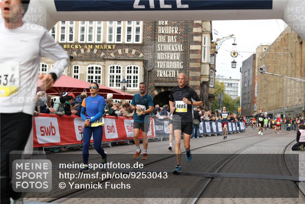 05.10.2025 - 20. swb-Marathon Bremen Yannick Fuchs http://msf.ph/oto/9253043 05.10.2025 10:45:30 Ziel 9290, 9396, 9885, 9963, 10447, 10634, 10898, 11346, 11403 meine-sportfotos.de