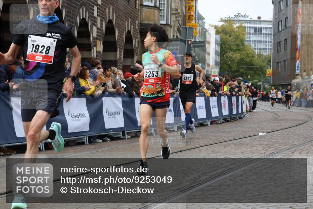 05.10.2025 - 20. swb-Marathon Bremen Strokosch-Dieckow http://msf.ph/oto/9253049 05.10.2025 12:51:07 Ziel 746, 1372, 1928, 2253 meine-sportfotos.de