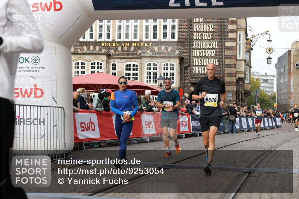 05.10.2025 - 20. swb-Marathon Bremen Yannick Fuchs http://msf.ph/oto/9253054 05.10.2025 10:45:30 Ziel 9290, 9396, 9885, 9963, 10447, 10634, 10898, 11346, 11403 meine-sportfotos.de