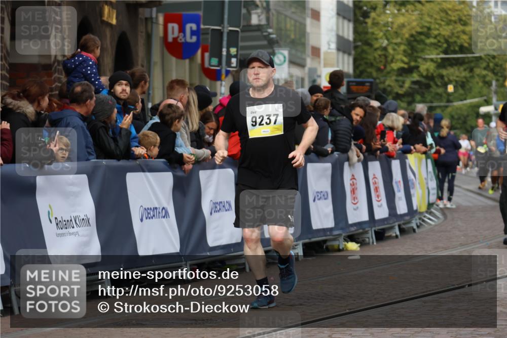 05.10.2025 - 20. swb-Marathon Bremen Strokosch-Dieckow http://msf.ph/oto/9253058 05.10.2025 11:01:47 Ziel 9189, 9237, 9294, 9365, 9655, 10004, 10370, 10558, 10903, 10904, 11647 meine-sportfotos.de