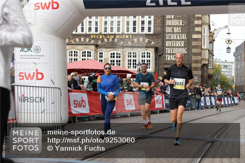 05.10.2025 - 20. swb-Marathon Bremen Yannick Fuchs http://msf.ph/oto/9253060 05.10.2025 10:45:30 Ziel 9290, 9396, 9885, 9963, 10447, 10634, 10898, 11346, 11403 meine-sportfotos.de