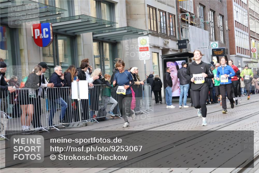 05.10.2025 - 20. swb-Marathon Bremen Strokosch-Dieckow http://msf.ph/oto/9253067 05.10.2025 10:55:39 Ziel 7147, 9521, 9541, 9811, 9871, 9950, 9968, 10006, 10009, 10015, 10253, 10385, 10394, 10610, 10641, 10653, 10654, 10664, 10675, 10758, 10921, 10959, 10989, 11052, 11095, 11148, 11249, 11366, 11439, 11620, 11626, 11693, 7147, 9521, 9541, 9811, 9871, 9950, 9968, 10006, 10009, 10015, 10253, 10385, 10394, 10610, 10641, 10653, 10654, 10664, 10675, 10758, 10921, 10959, 10989, 11052, 11095, 11148, 11249, 11366, 11620, 11693 meine-sportfotos.de