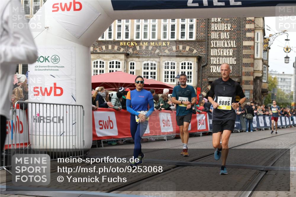 05.10.2025 - 20. swb-Marathon Bremen Yannick Fuchs http://msf.ph/oto/9253068 05.10.2025 10:45:30 Ziel 9290, 9396, 9885, 9963, 10447, 10634, 10898, 11346, 11403 meine-sportfotos.de