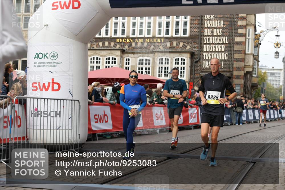 05.10.2025 - 20. swb-Marathon Bremen Yannick Fuchs http://msf.ph/oto/9253083 05.10.2025 10:45:30 Ziel 9290, 9396, 9885, 9963, 10447, 10634, 10898, 11346, 11403 meine-sportfotos.de