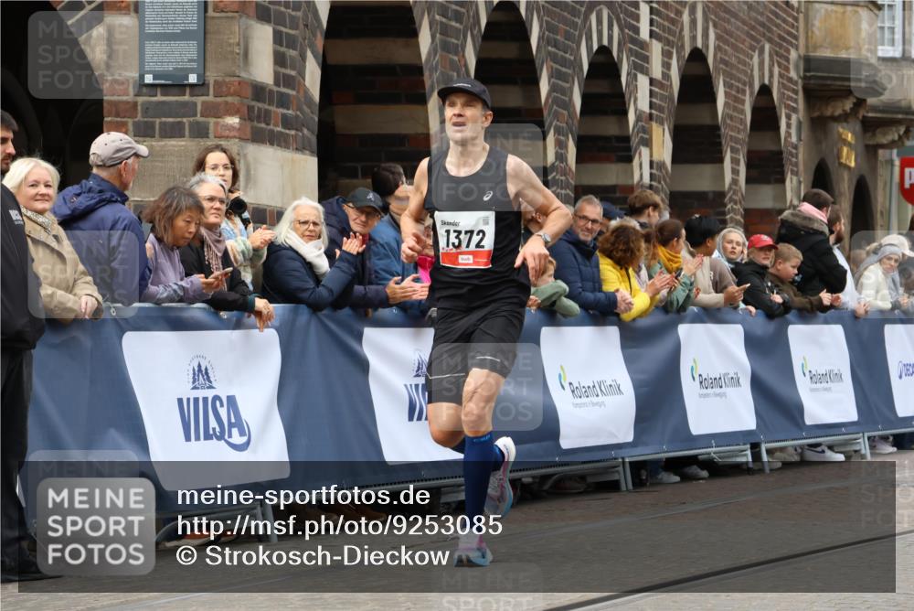 05.10.2025 - 20. swb-Marathon Bremen Strokosch-Dieckow http://msf.ph/oto/9253085 05.10.2025 12:51:09 Ziel 1372, 2253 meine-sportfotos.de