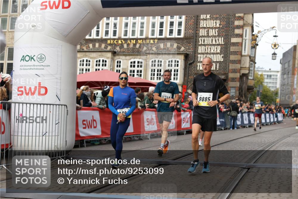 05.10.2025 - 20. swb-Marathon Bremen Yannick Fuchs http://msf.ph/oto/9253099 05.10.2025 10:45:30 Ziel 9290, 9396, 9885, 9963, 10447, 10634, 10898, 11346, 11403 meine-sportfotos.de