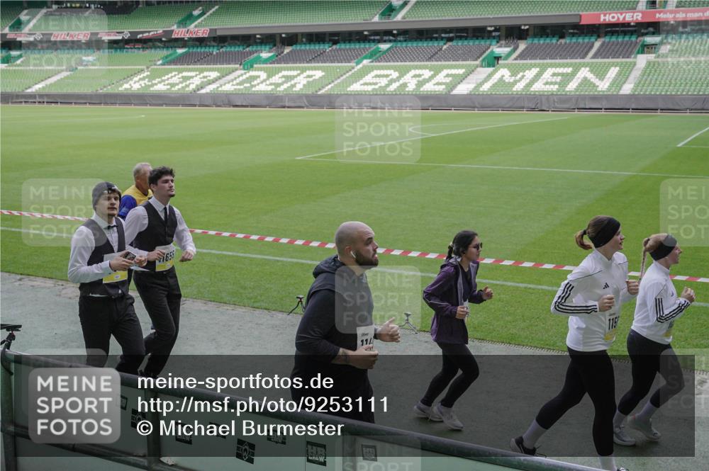 05.10.2025 - 20. swb-Marathon Bremen Michael Burmester http://msf.ph/oto/9253111 05.10.2025 10:42:00 Laufen im Stadion 7069, 8533, 8865, 9265, 9401, 9519, 9538, 9632, 9648, 9649, 9798, 9815, 9836, 9837, 9887, 9907, 9982, 10031, 10051, 10082, 10087, 10095, 10125, 10129, 10132, 10134, 10148, 10152, 10189, 10197, 10212, 10214, 10223, 10239, 10248, 10249, 10264, 10330, 10332, 10333, 10499, 10522, 10614, 10706, 10722, 10815, 10824, 10937, 10943, 10998, 11037, 11056, 11097, 11142, 11206, 11232, 11379, 11395, 11405, 11437, 11473, 11584, 11634, 9178, 9191, 9217, 9274, 9357, 11261 meine-sportfotos.de