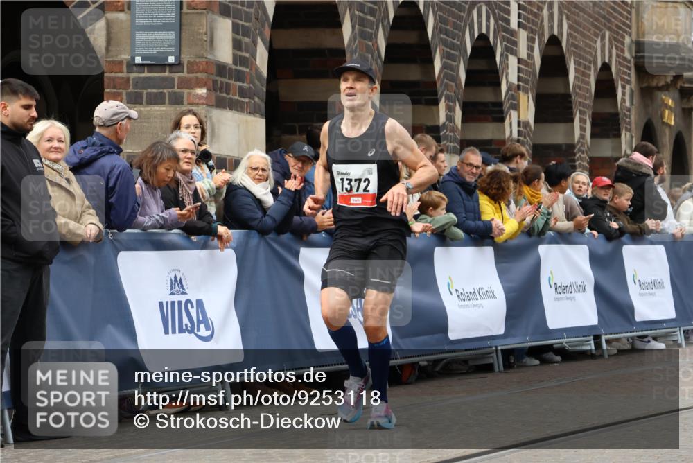 05.10.2025 - 20. swb-Marathon Bremen Strokosch-Dieckow http://msf.ph/oto/9253118 05.10.2025 12:51:09 Ziel 1372, 2253 meine-sportfotos.de