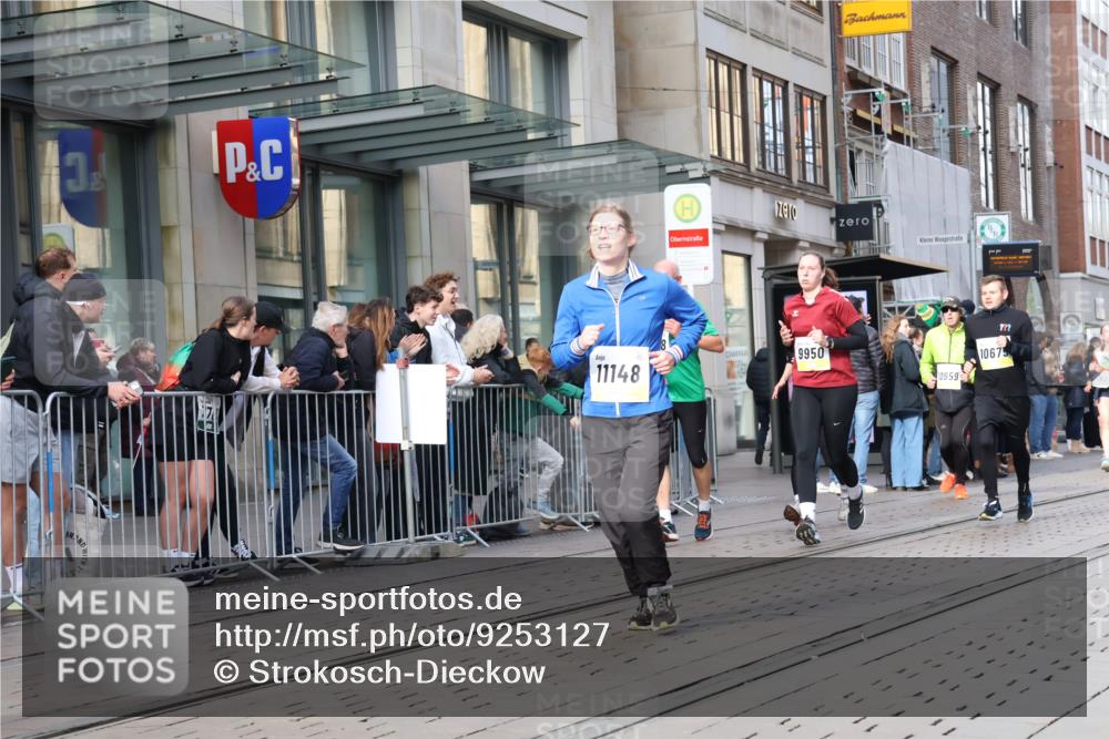 05.10.2025 - 20. swb-Marathon Bremen Strokosch-Dieckow http://msf.ph/oto/9253127 05.10.2025 10:55:41 Ziel 7147, 9521, 9541, 9811, 9855, 9871, 9950, 9968, 10006, 10009, 10015, 10253, 10385, 10394, 10610, 10641, 10654, 10664, 10675, 10758, 10921, 10959, 10989, 11052, 11095, 11148, 11366, 11439, 11620, 11626, 11630, 11693, 7147, 9521, 9541, 9811, 9855, 9871, 9950, 9968, 10006, 10009, 10015, 10253, 10385, 10394, 10610, 10641, 10654, 10664, 10675, 10758, 10921, 10959, 10989, 11052, 11095, 11148, 11366, 11620, 11630, 11693 meine-sportfotos.de
