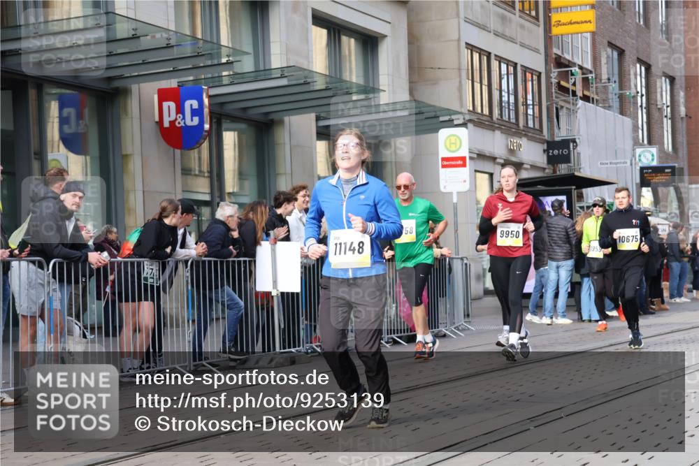 05.10.2025 - 20. swb-Marathon Bremen Strokosch-Dieckow http://msf.ph/oto/9253139 05.10.2025 10:55:42 Ziel 7147, 9521, 9541, 9811, 9855, 9871, 9950, 9968, 10006, 10009, 10015, 10394, 10610, 10641, 10654, 10664, 10675, 10758, 10921, 10959, 10989, 11052, 11095, 11148, 11366, 11439, 11620, 11626, 11630, 11693, 11741, 7147, 9521, 9541, 9811, 9855, 9871, 9950, 9968, 10006, 10009, 10015, 10394, 10610, 10641, 10654, 10664, 10675, 10758, 10921, 10959, 10989, 11052, 11095, 11148, 11366, 11620, 11630, 11693 meine-sportfotos.de
