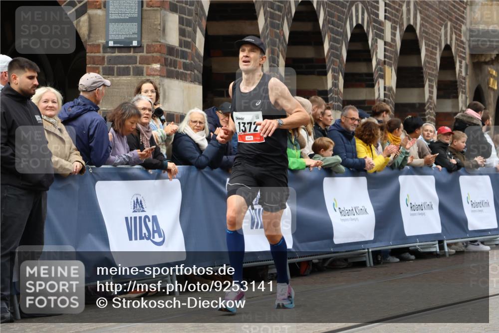 05.10.2025 - 20. swb-Marathon Bremen Strokosch-Dieckow http://msf.ph/oto/9253141 05.10.2025 12:51:09 Ziel 1372, 2253 meine-sportfotos.de