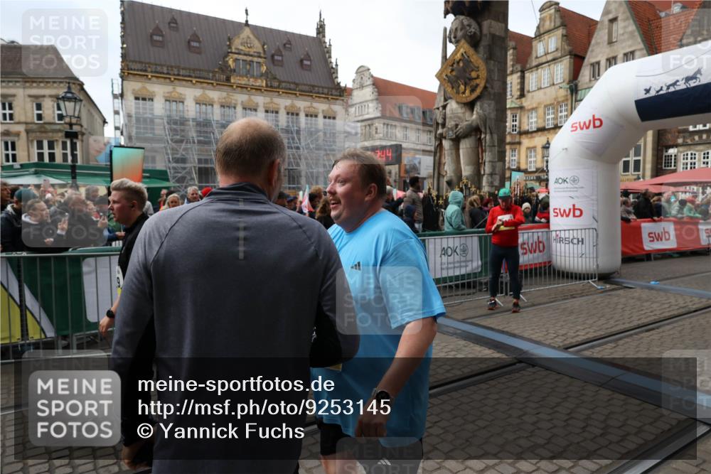 05.10.2025 - 20. swb-Marathon Bremen Yannick Fuchs http://msf.ph/oto/9253145 05.10.2025 11:14:33 Ziel 9756, 9818, 9819, 10201, 10832 meine-sportfotos.de