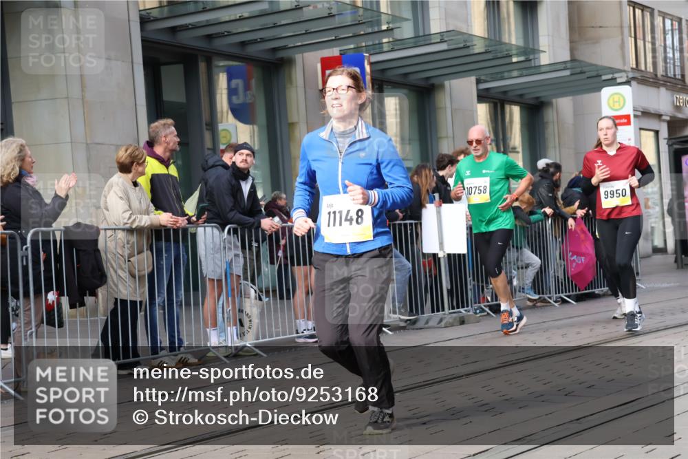 05.10.2025 - 20. swb-Marathon Bremen Strokosch-Dieckow http://msf.ph/oto/9253168 05.10.2025 10:55:42 Ziel 7147, 9521, 9541, 9811, 9855, 9871, 9950, 9968, 10006, 10009, 10015, 10394, 10610, 10641, 10654, 10664, 10675, 10758, 10921, 10959, 10989, 11052, 11095, 11148, 11366, 11439, 11620, 11626, 11630, 11693, 11741, 7147, 9521, 9541, 9811, 9855, 9871, 9950, 9968, 10006, 10009, 10015, 10394, 10610, 10641, 10654, 10664, 10675, 10758, 10921, 10959, 10989, 11052, 11095, 11148, 11366, 11620, 11630, 11693 meine-sportfotos.de