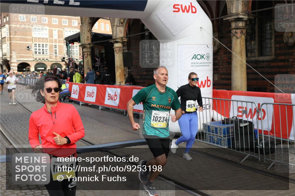 05.10.2025 - 20. swb-Marathon Bremen Yannick Fuchs http://msf.ph/oto/9253198 05.10.2025 10:54:23 Ziel 9402, 9574, 9900, 9935, 10234, 10402, 10533, 11203, 11449 meine-sportfotos.de