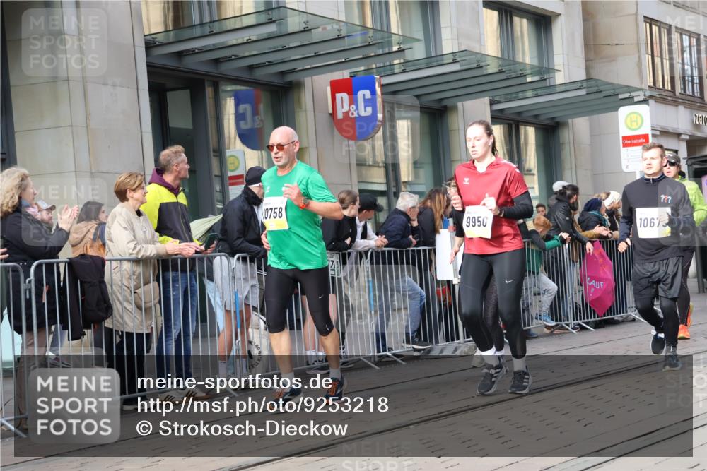 05.10.2025 - 20. swb-Marathon Bremen Strokosch-Dieckow http://msf.ph/oto/9253218 05.10.2025 10:55:43 Ziel 7147, 9258, 9541, 9811, 9855, 9871, 9950, 9968, 10006, 10009, 10015, 10394, 10610, 10641, 10654, 10664, 10675, 10758, 10921, 10959, 10989, 10992, 11052, 11095, 11148, 11364, 11366, 11439, 11620, 11626, 11630, 11693, 11741, 7147, 9258, 9541, 9811, 9855, 9871, 9950, 9968, 10006, 10009, 10015, 10394, 10610, 10641, 10654, 10664, 10675, 10758, 10921, 10959, 10989, 10992, 11052, 11095, 11148, 11364, 11366, 11620, 11630, 11693 meine-sportfotos.de