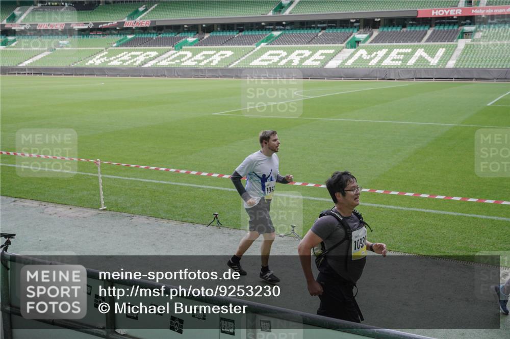 05.10.2025 - 20. swb-Marathon Bremen Michael Burmester http://msf.ph/oto/9253230 05.10.2025 10:42:02 Laufen im Stadion 7069, 8533, 8865, 9265, 9401, 9519, 9538, 9632, 9648, 9649, 9798, 9815, 9836, 9837, 9887, 9907, 9982, 10031, 10051, 10082, 10087, 10095, 10125, 10129, 10132, 10134, 10148, 10152, 10189, 10197, 10212, 10214, 10223, 10239, 10248, 10249, 10264, 10330, 10333, 10499, 10522, 10706, 10722, 10815, 10824, 10937, 10943, 10998, 11037, 11056, 11097, 11126, 11142, 11206, 11232, 11379, 11395, 11405, 11437, 11473, 11584, 11634, 9178, 9191, 9217, 9274, 9357, 11261 meine-sportfotos.de